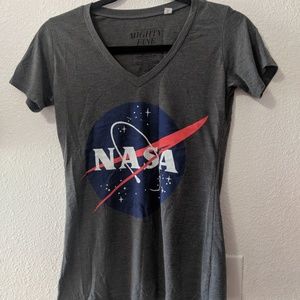 SIMPLE NASA V-NECK